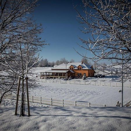 Hotel Horse Riding - Jezdecky Areal Tršice Екстериор снимка