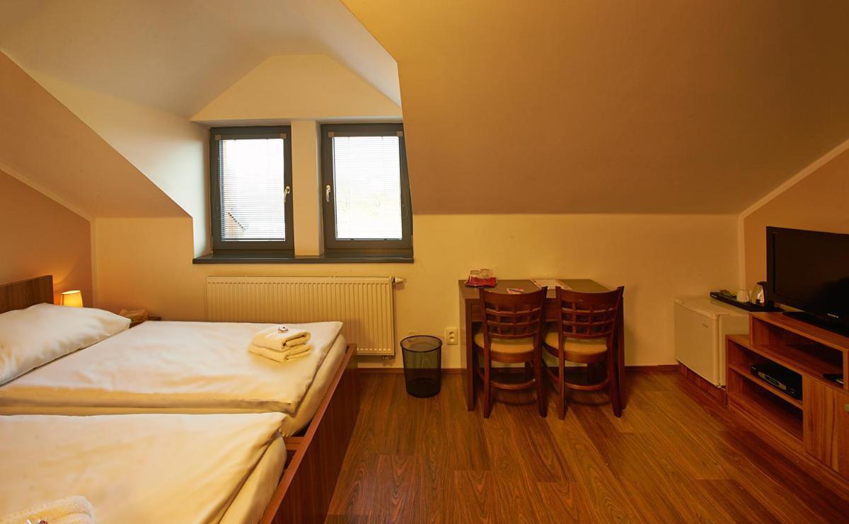 Hotel Horse Riding - Jezdecky Areal Tršice Стая снимка