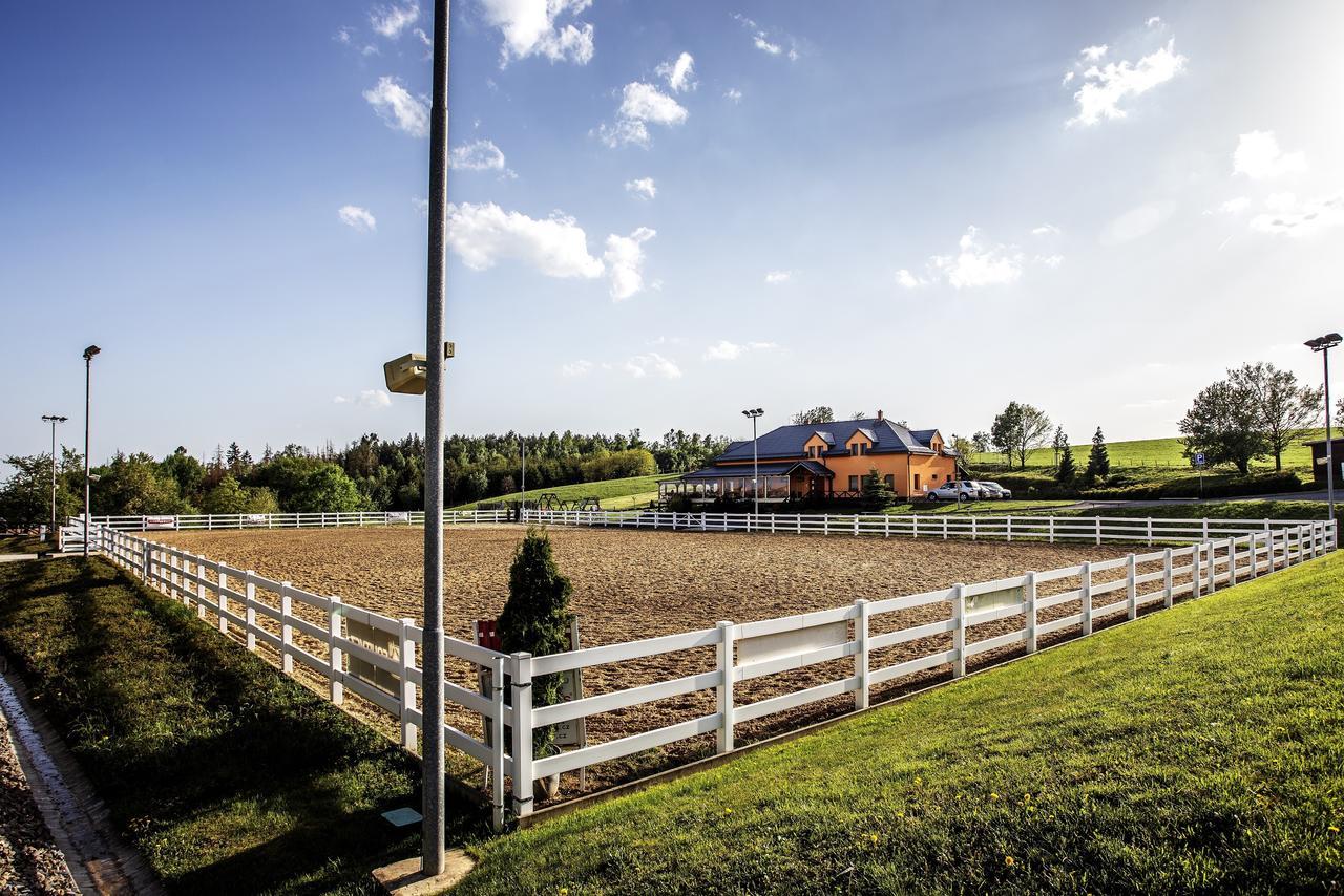 Hotel Horse Riding - Jezdecky Areal Tršice Екстериор снимка