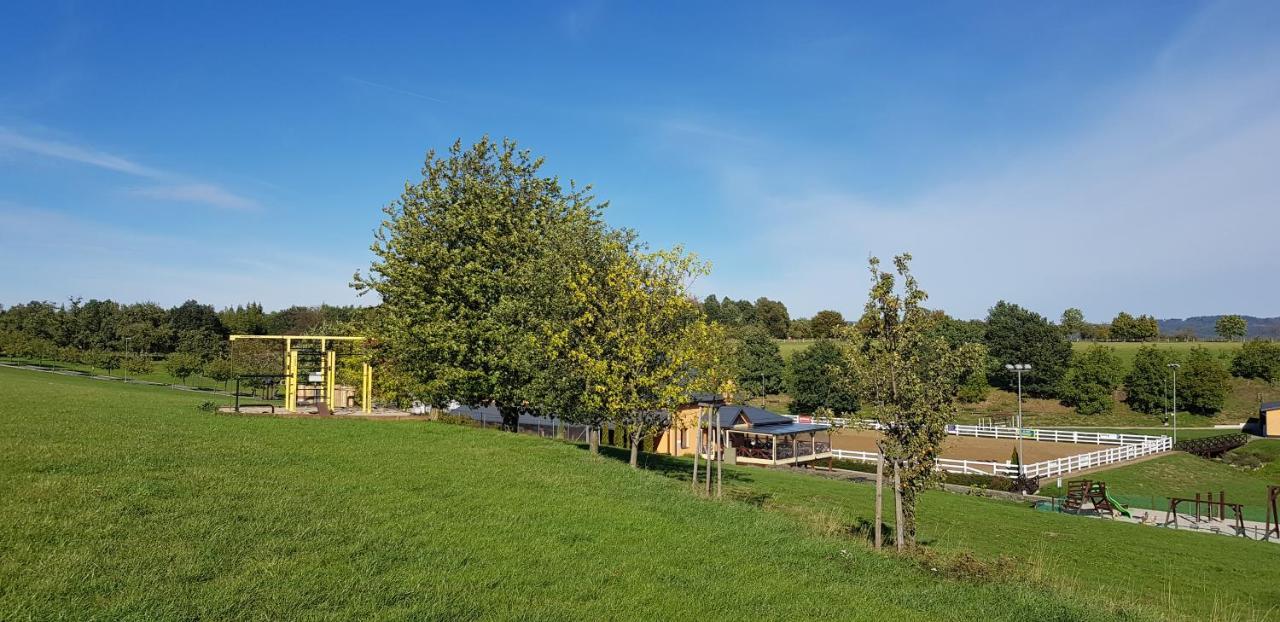 Hotel Horse Riding - Jezdecky Areal Tršice Екстериор снимка
