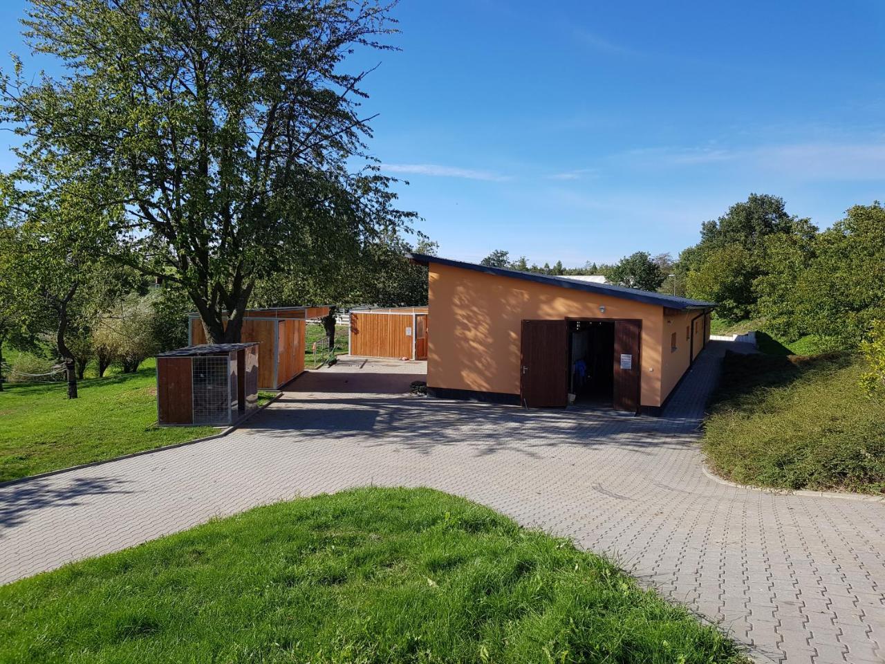 Hotel Horse Riding - Jezdecky Areal Tršice Екстериор снимка