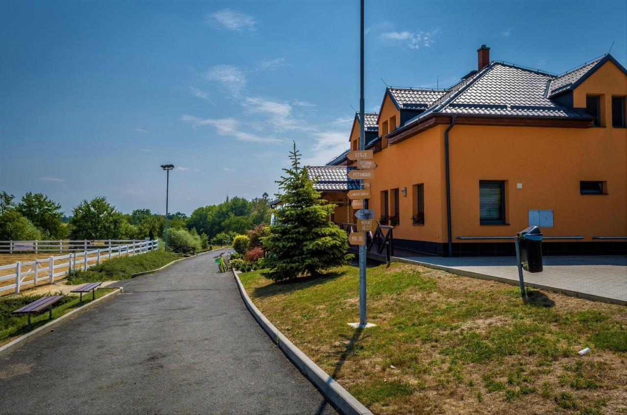 Hotel Horse Riding - Jezdecky Areal Tršice Екстериор снимка