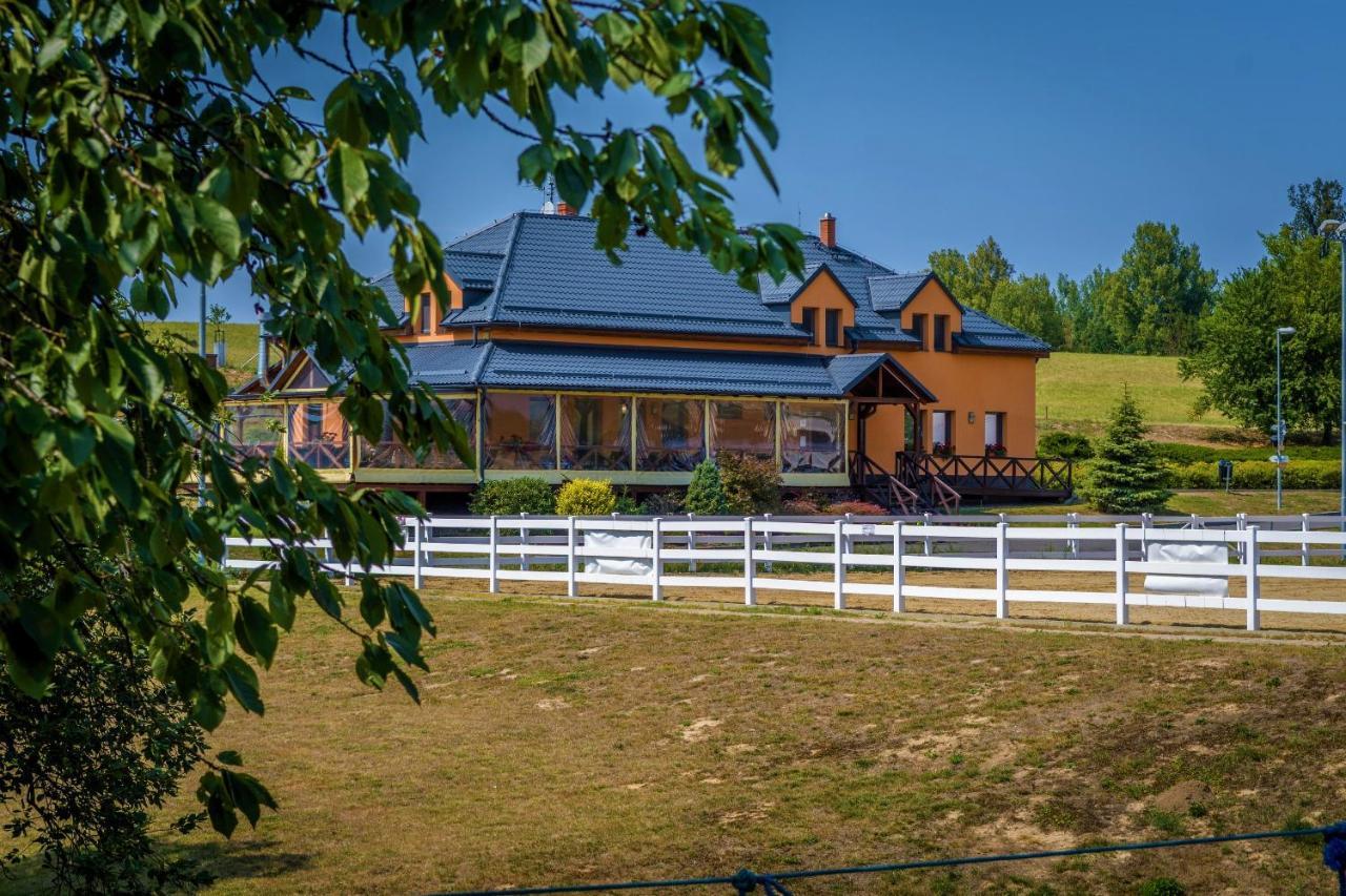 Hotel Horse Riding - Jezdecky Areal Tršice Екстериор снимка