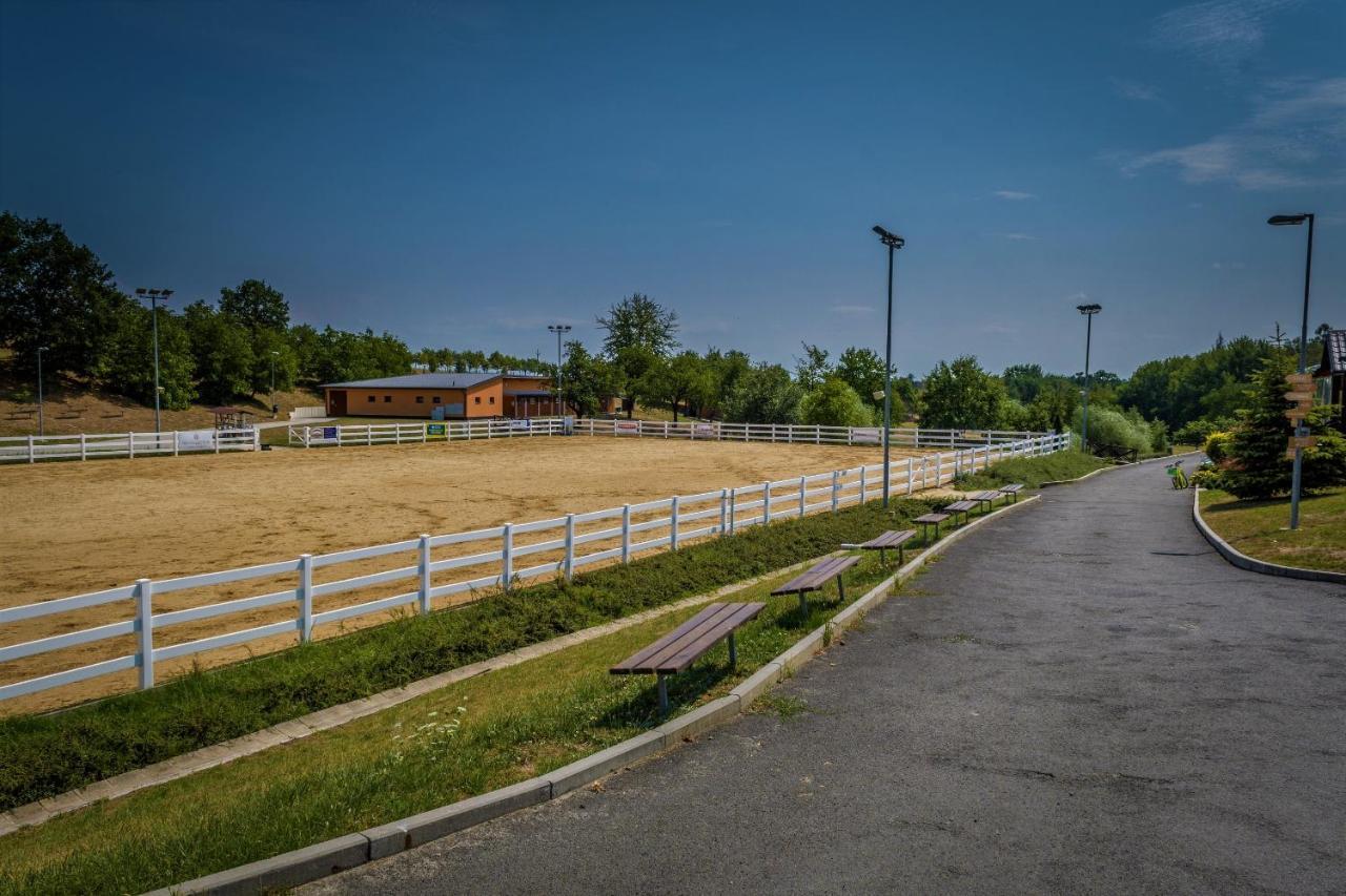 Hotel Horse Riding - Jezdecky Areal Tršice Екстериор снимка